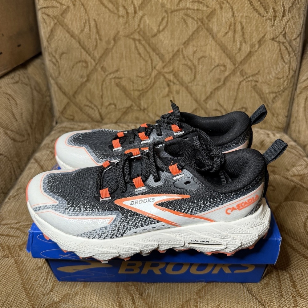 Brooks Cascadia 18 1204161B011 Athletic Shoes Women 6.5B Black Mesh Trail Hiking